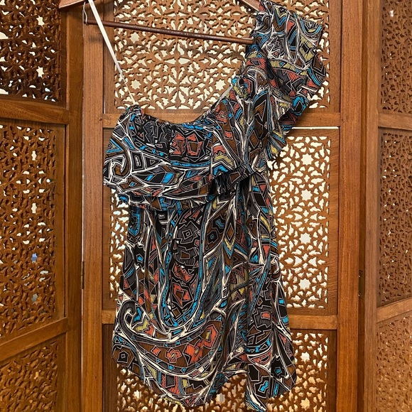 🚺 Alice & Trixie 100% silk one-shoulder ruffle top - Picture 1 of 5